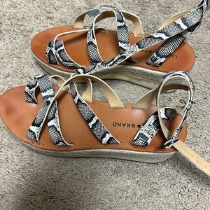 Lucky Brand Janina Strappy Sports Sanda